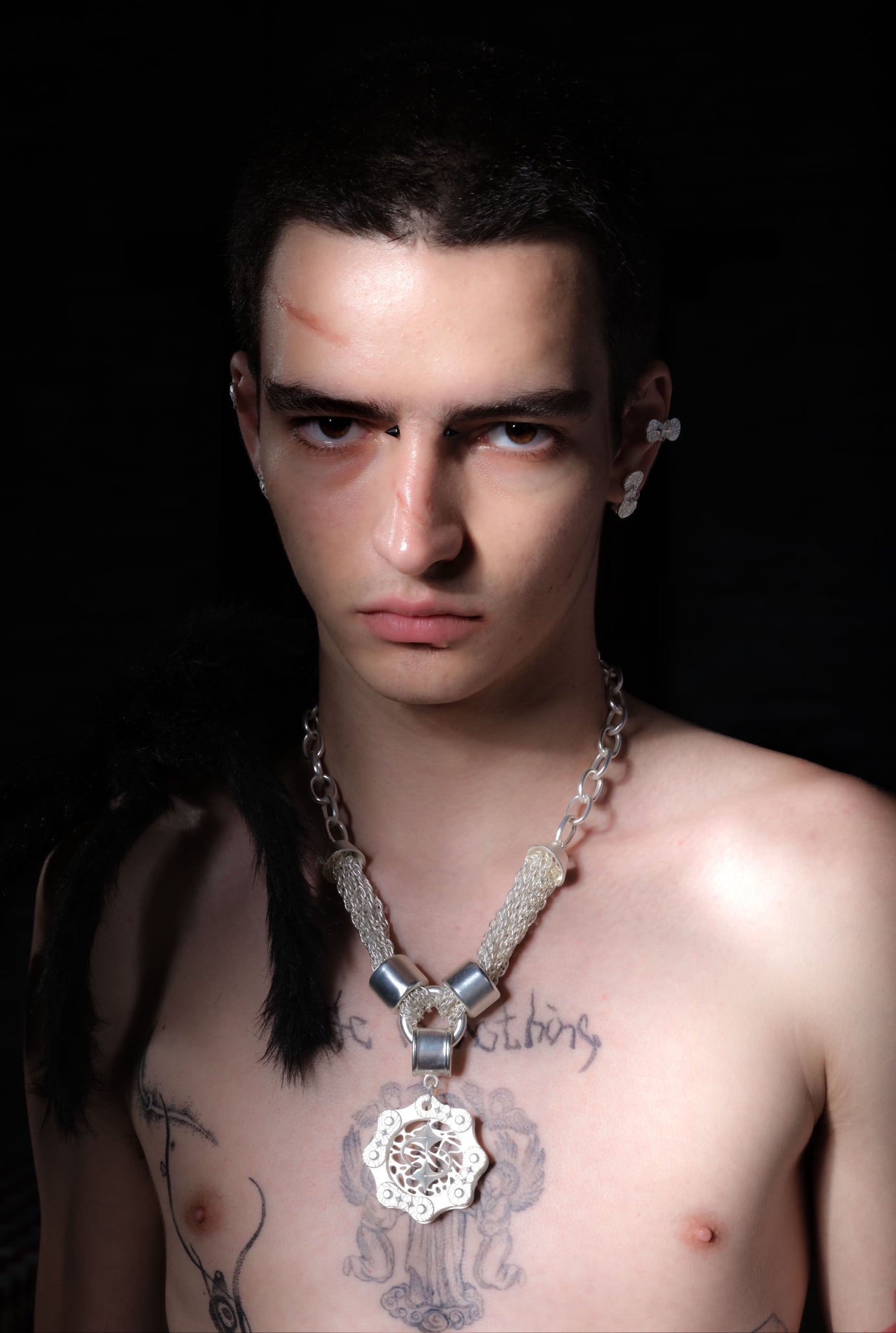 MATTE SILVER SPARKLE BICYCLE NECKLACE